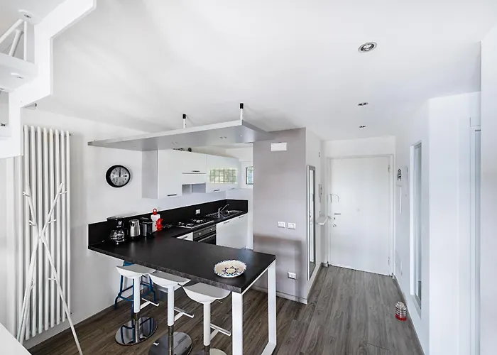 Il Melograno By Whale Homes * Padenghe sul Garda